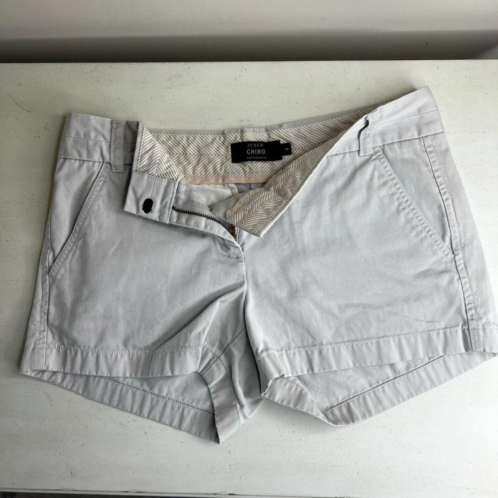 J Crew 3” Chino Khaki Medium Rise Shorts Women’s Size 4